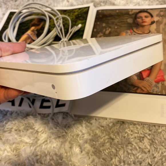 Apple Router AirPort Extreme Base Station Model A1143 - Picture 4 of 13